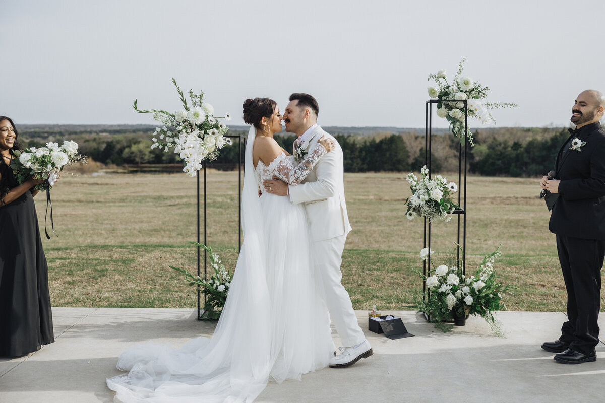 Hudson-Springs-Oklahoma-Wedding-Leah-Turney-Photography-9630