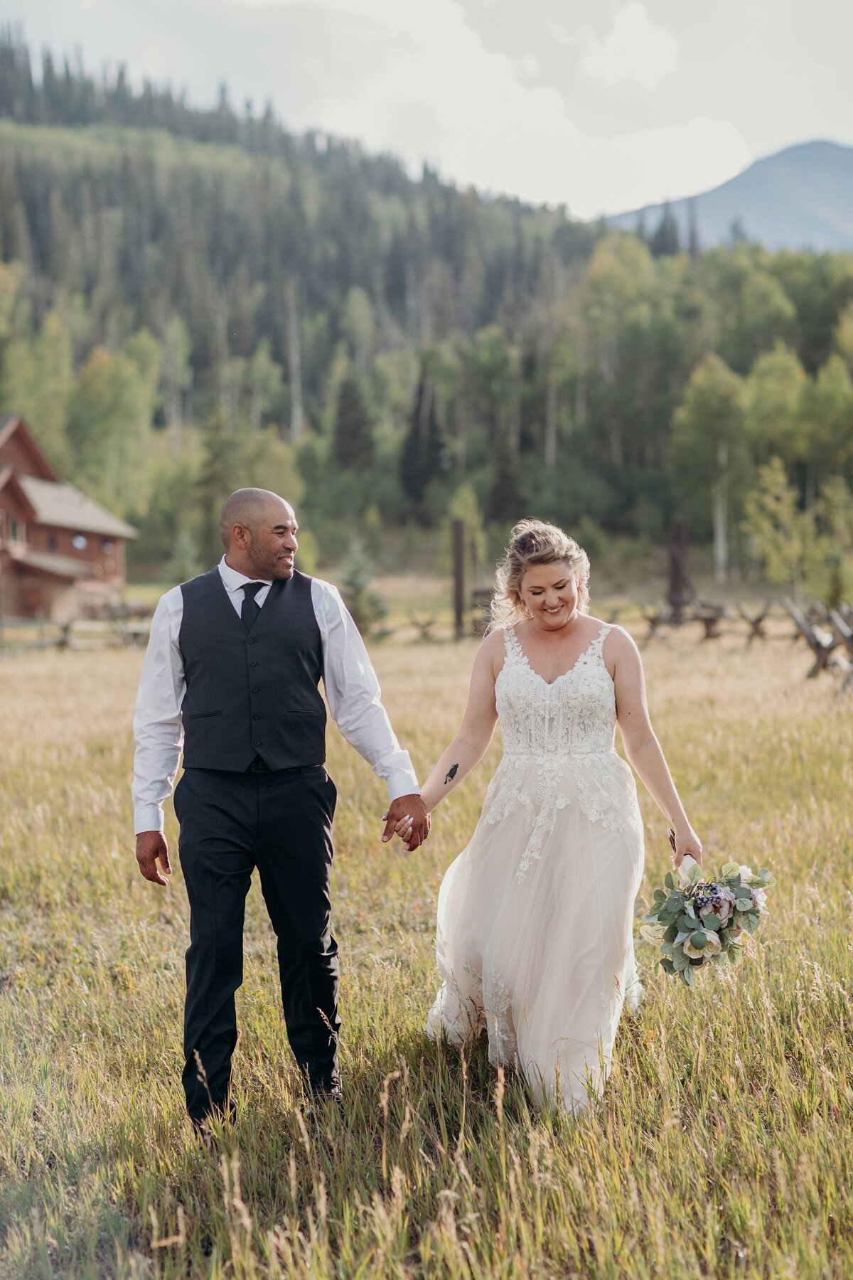 Colorado Airbnb Wedding_0016