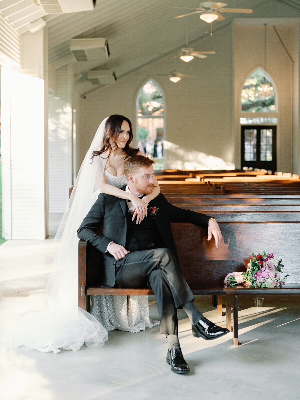 Chandelier- of-Gruene-San-Antonio-wedding_0040