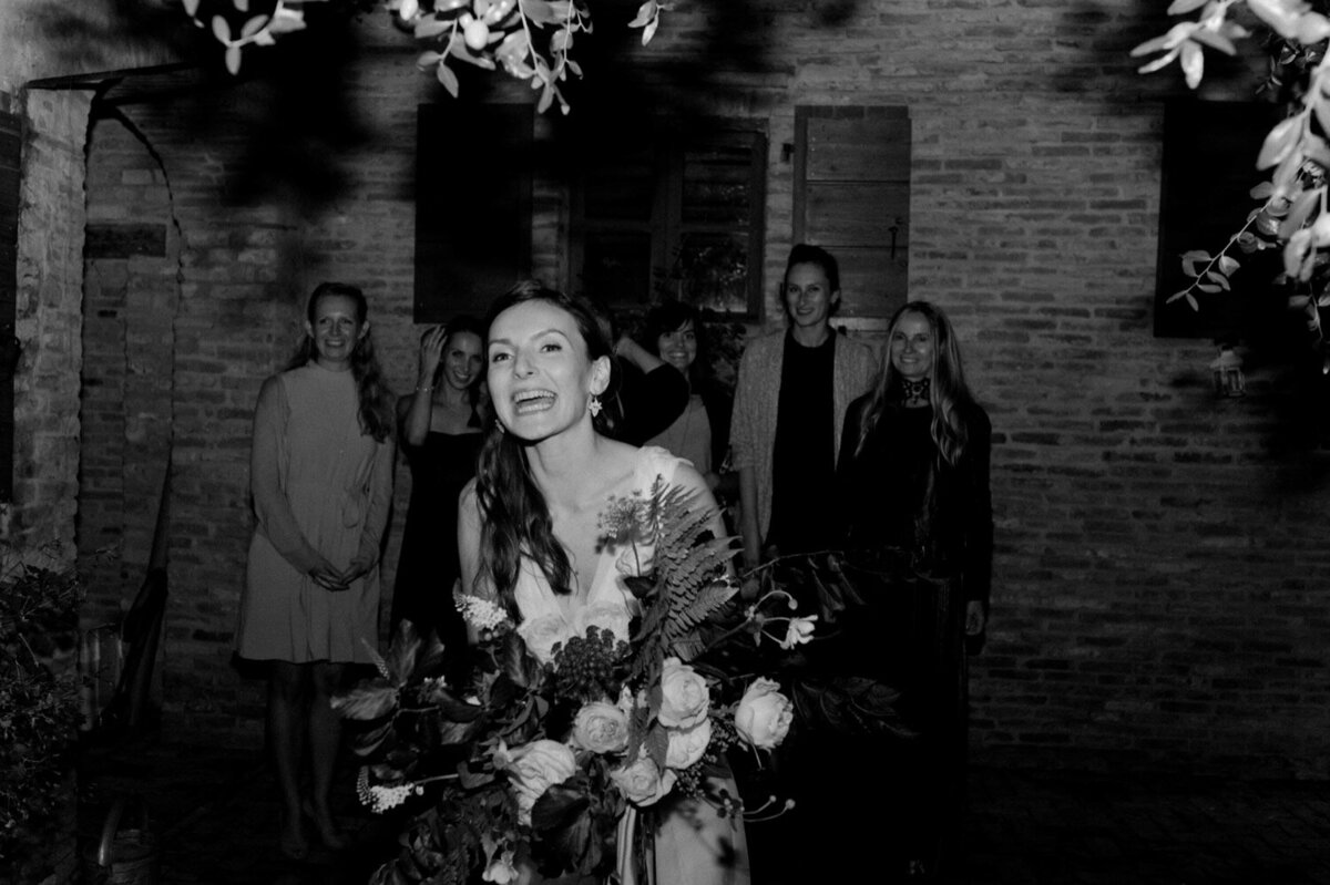 142_Italy_Luxury_Wedding_Photographer (284 von 302)_Flora and Grace is a luxury wedding at photographer in Italy. Discover this luxury wedding in a Fine Art style  at Locanda Rosa Rosae. 