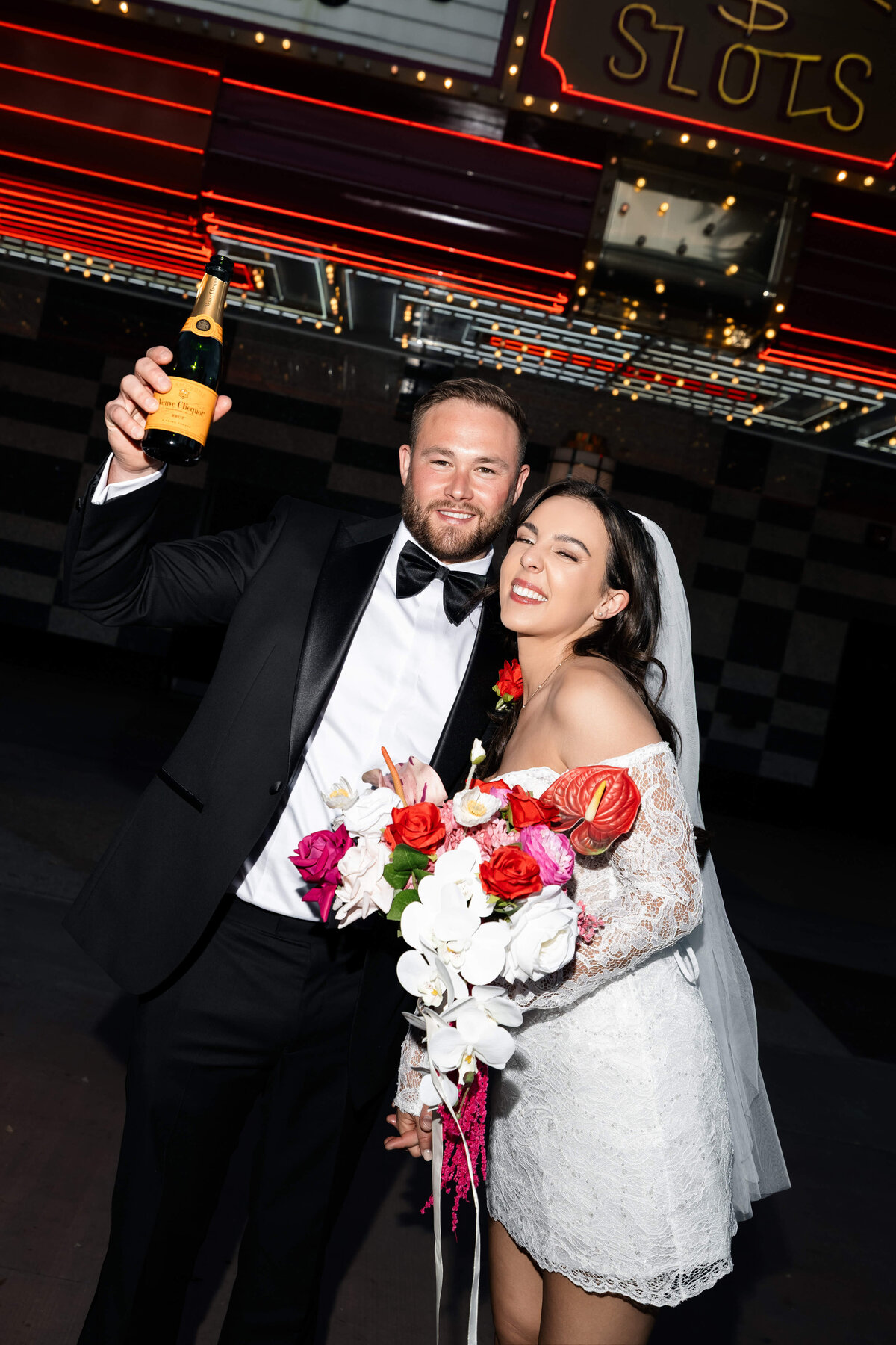 86riskyexposure_hannah-rory_las-vegas-elopement-photography