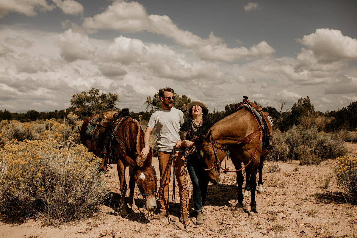 santa-fe-new-mexico-horseback-riding-engagement-photos (25)