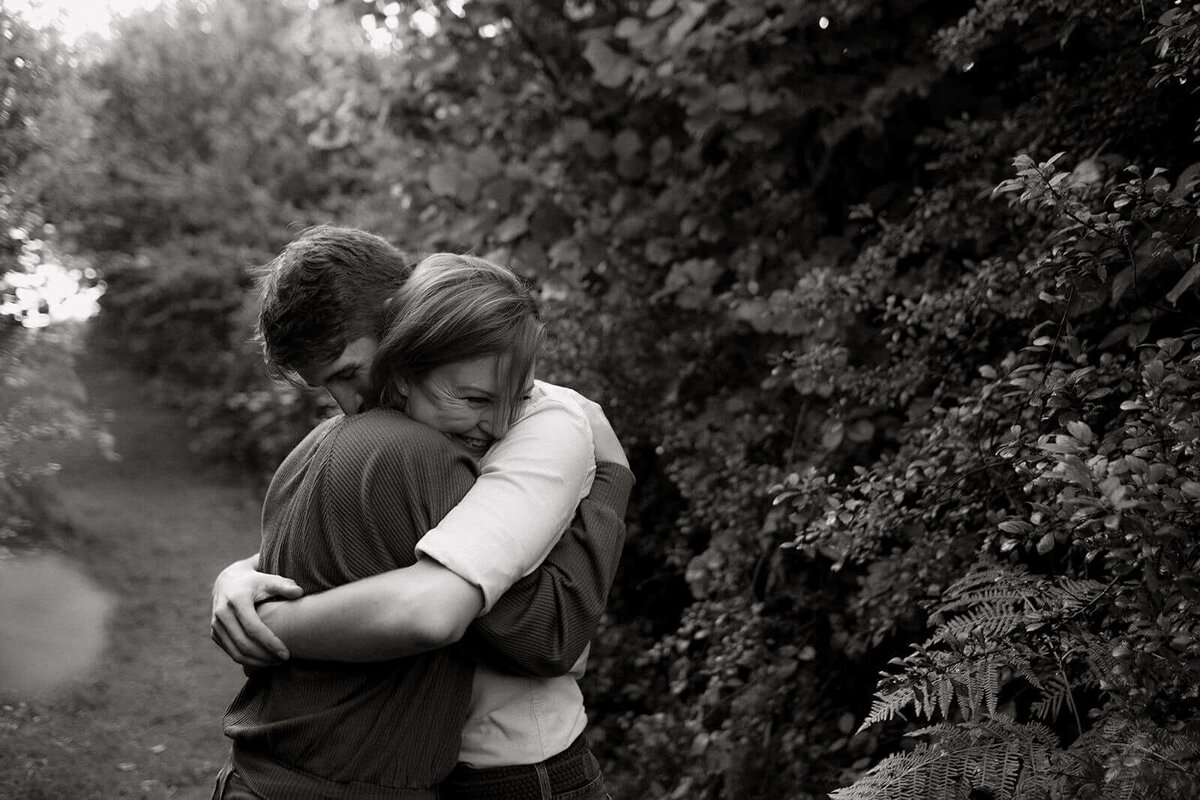 adventure-relaxed-couple-photos-ireland-engagement