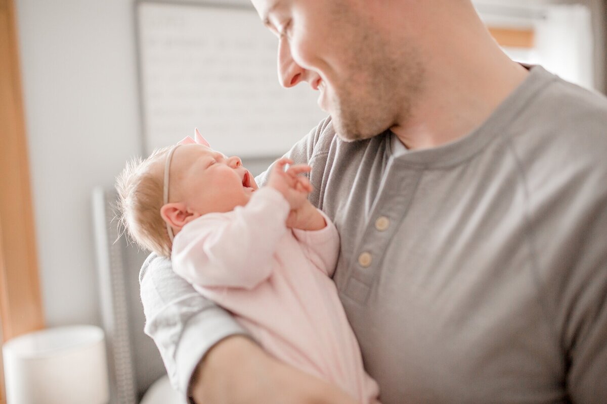 baby-new-born-photos-minnesota-light-alexandra-robyn-best-of-twin-cities_0006