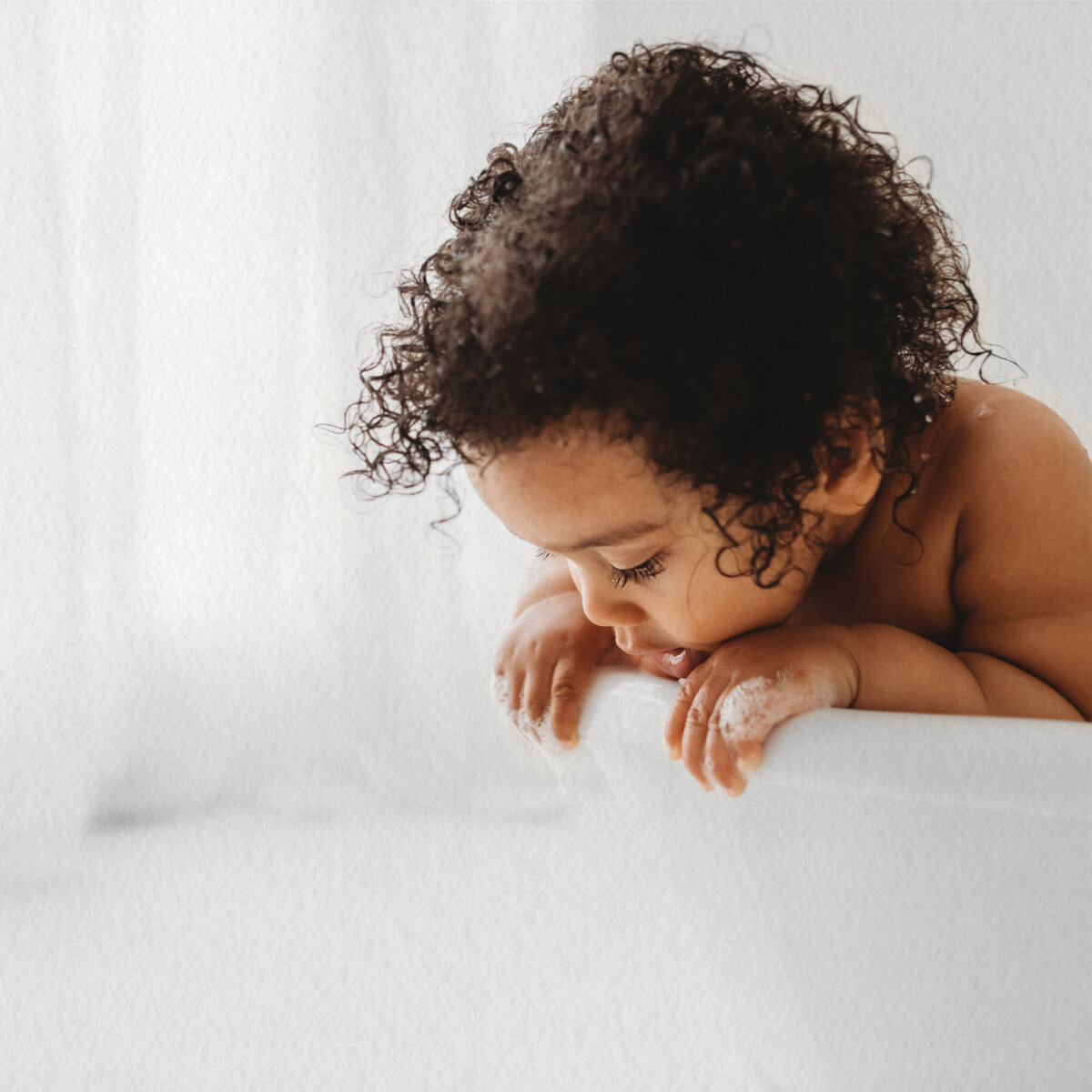 LittleWhitePhotography-Cake-Smash-40