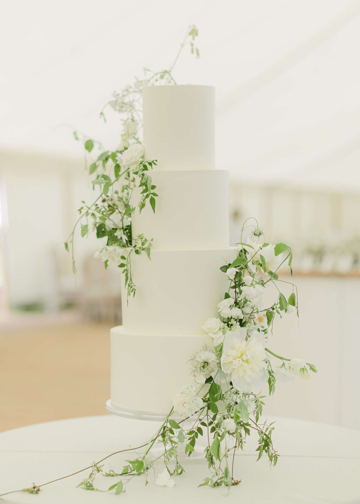 chloe-winstanley-weddings-cotswolds-cornwell-manor-very-vanilla-cream-green-cake-foliage