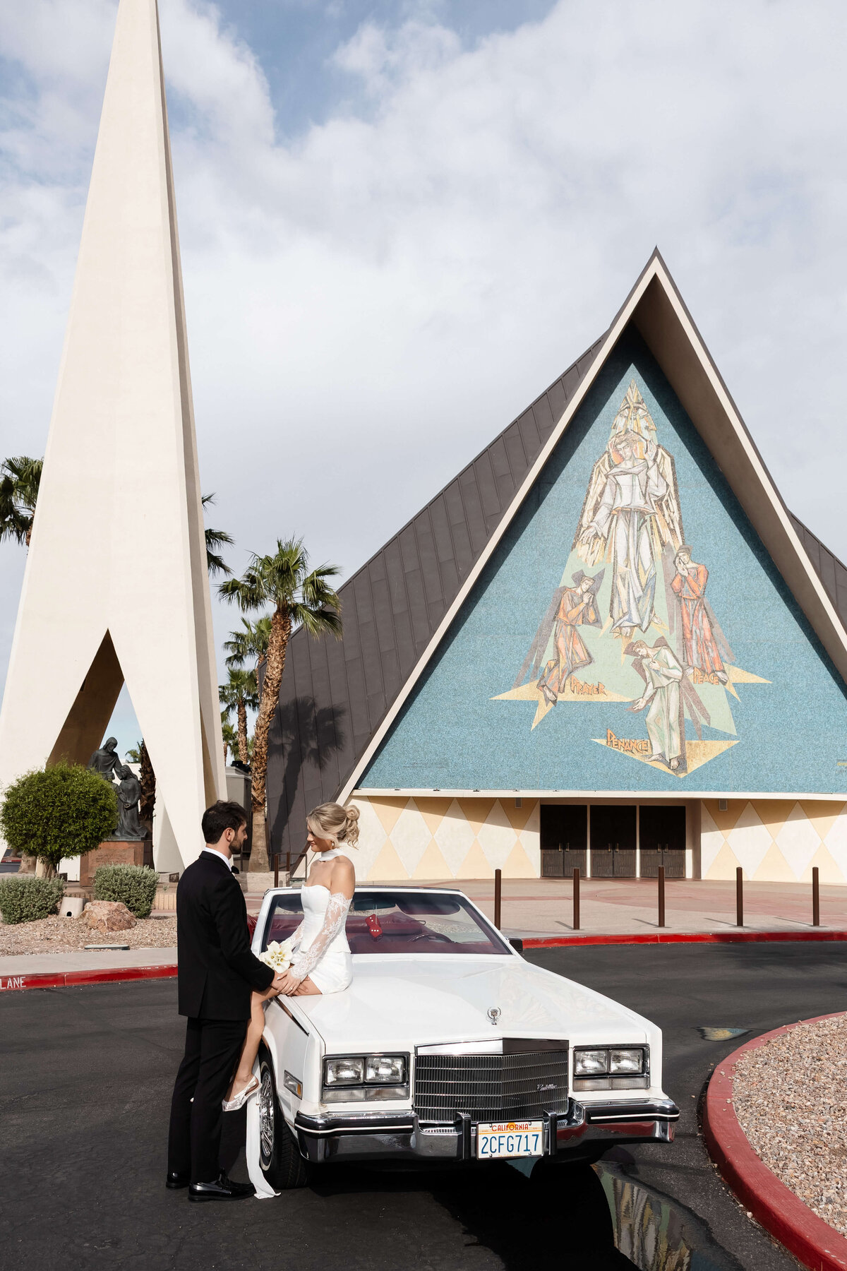 68_riskyexposure_maddie-noah_las-vegas-elopement-photography