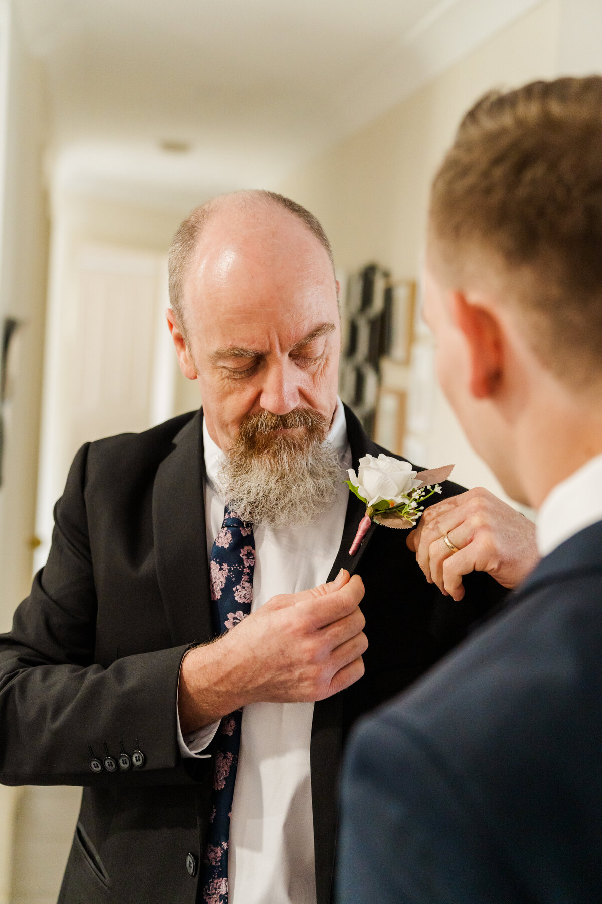groom putting on a button hole