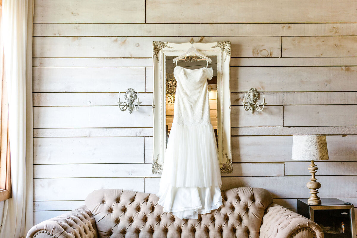 Stephanie&ChristianMorganCreekBarnAubreyTxWedding9