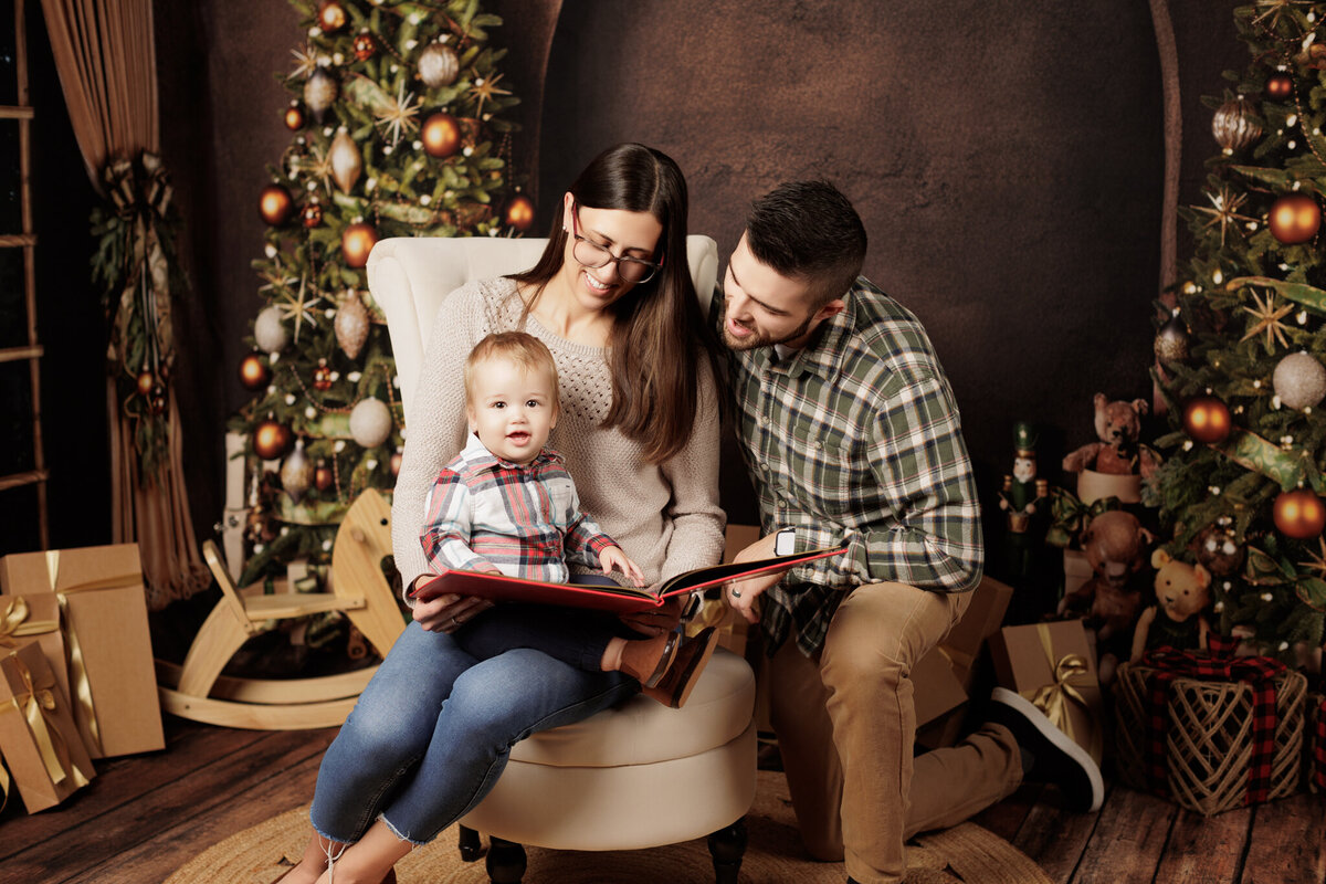 Best NWA holiday photographer, holiday portraits near me, Northwest Arkansas holiday photography, NW Arkansas holiday photos, NWA santa photos