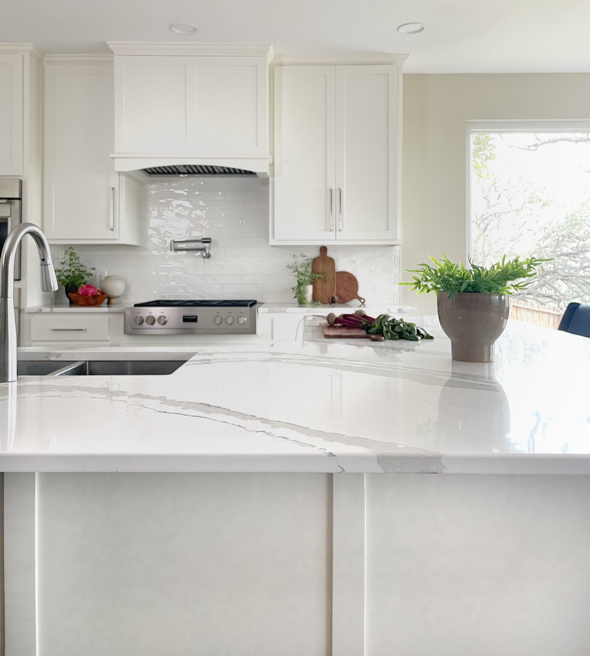 dusti j design white backsplash kitchen
