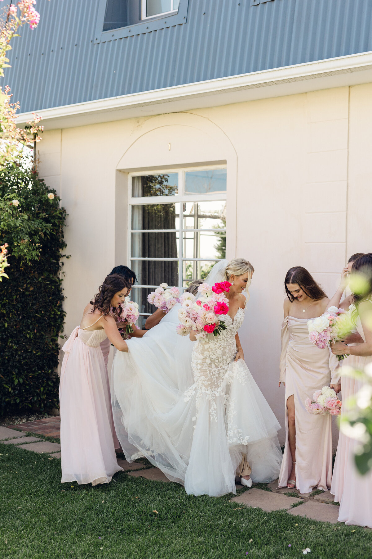 ellie-getting-ready-5487