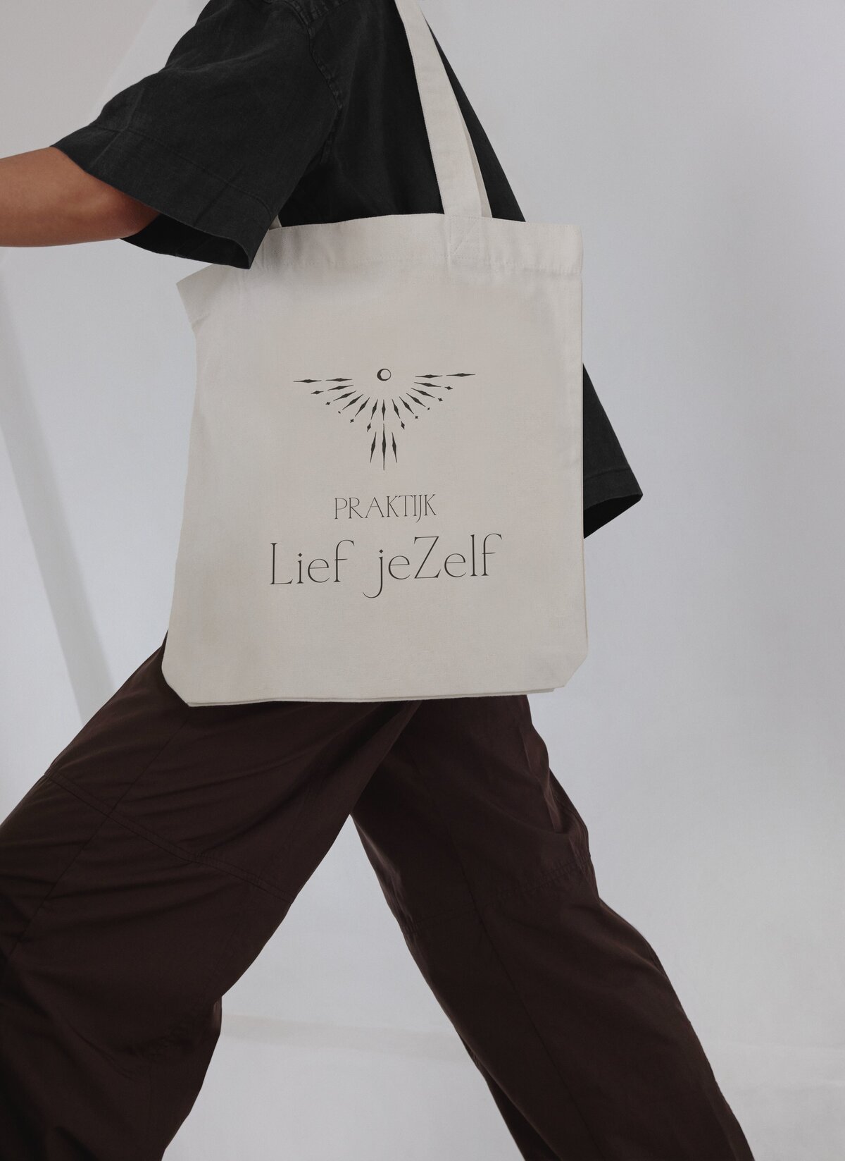 TOTE-BAG-MOCKUP-05