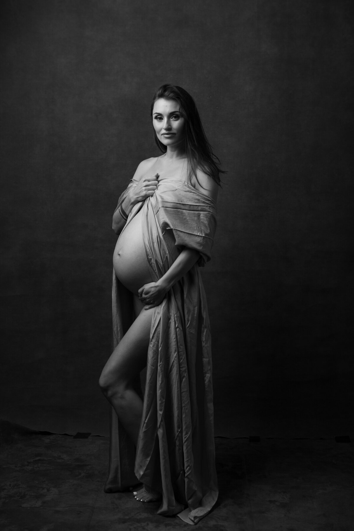 Ellen Rashko Portraits is a professional photographer specializing in fine art maternity photography & motherhood photos in South Florida.