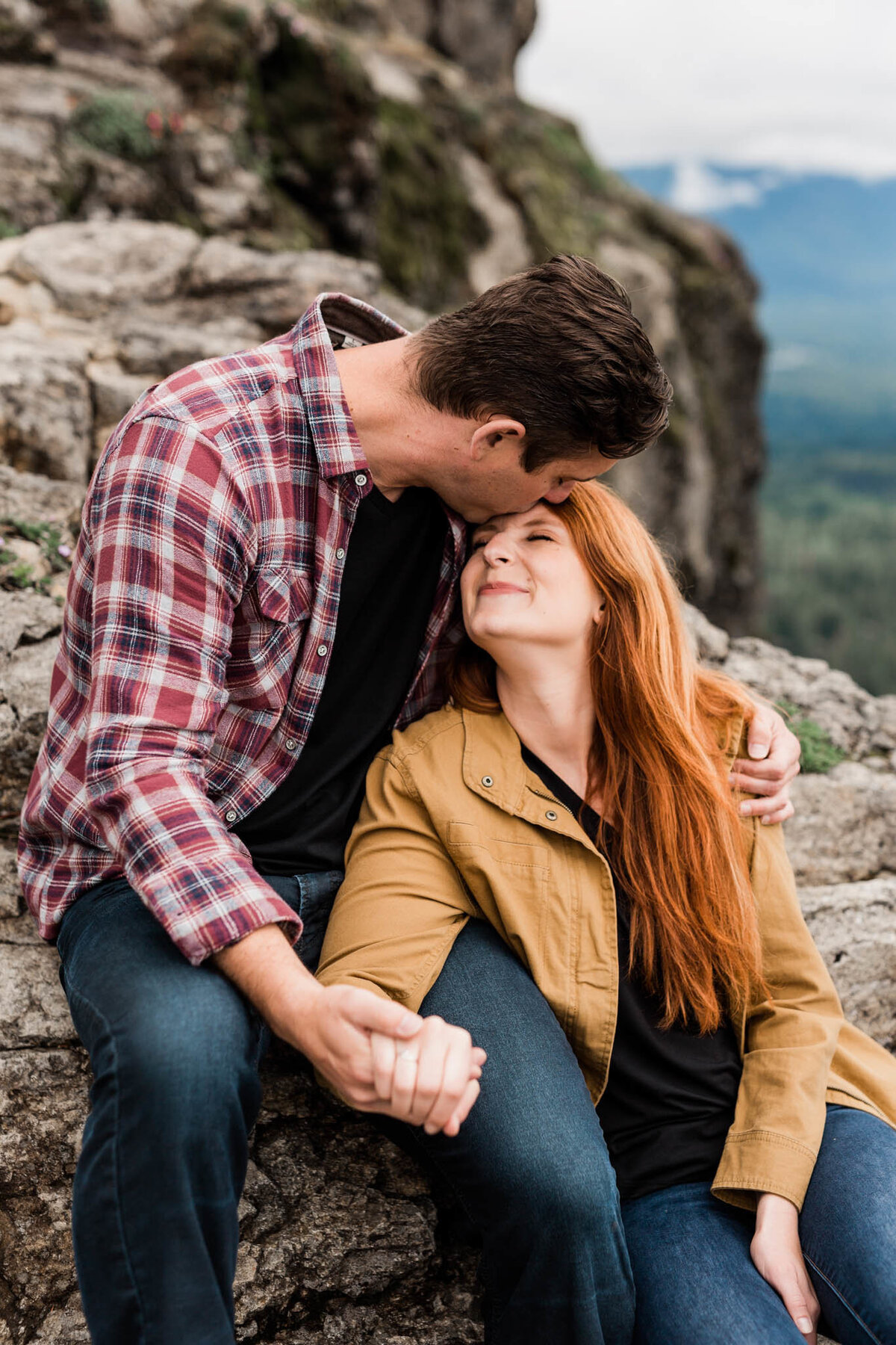 rattlesnake-ledge-engagement-session-8