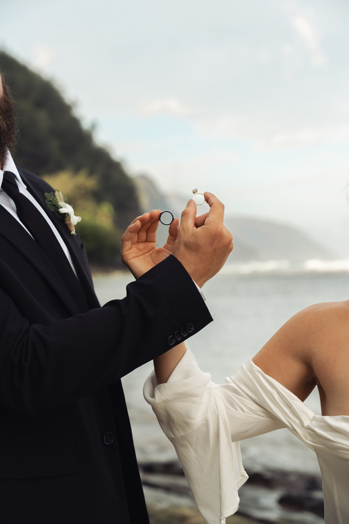 Elopement photographer photographs a beautiful elopement on the shores of Kauai. 