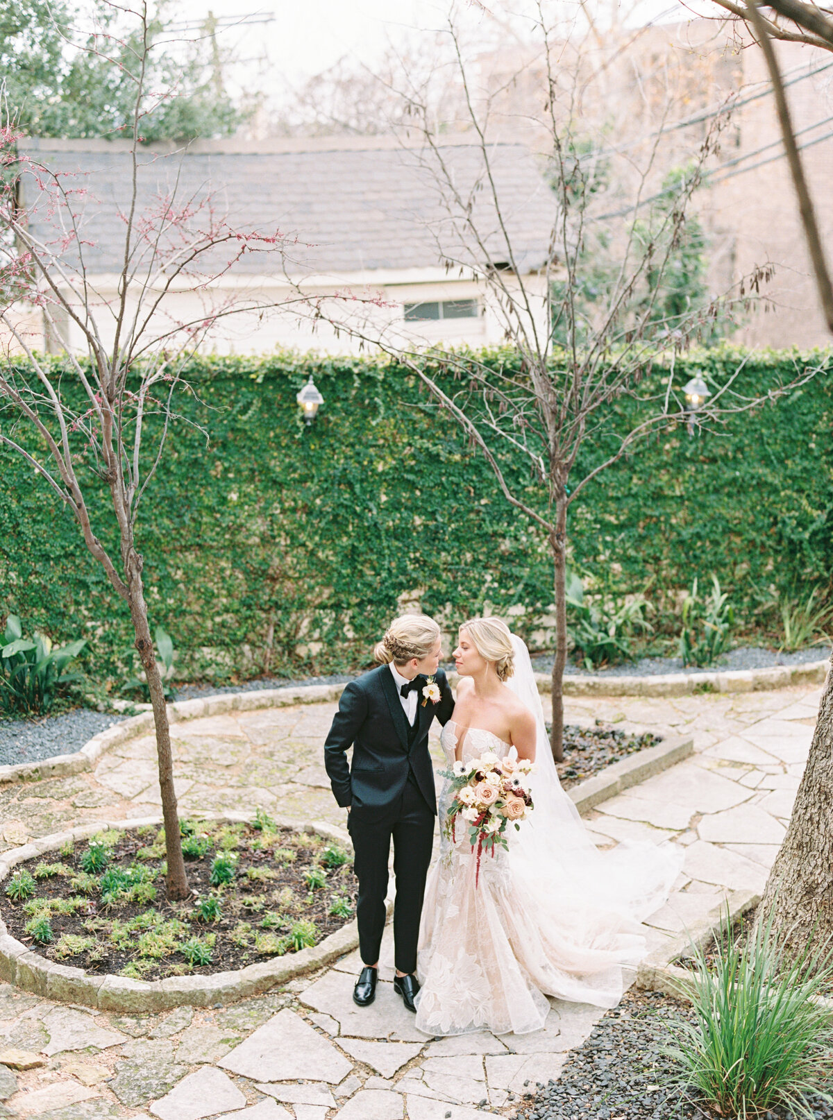 Austin-LGBTQ-Wedding-Photographers-AlexPaige-AllanHouse-featherandtwine38