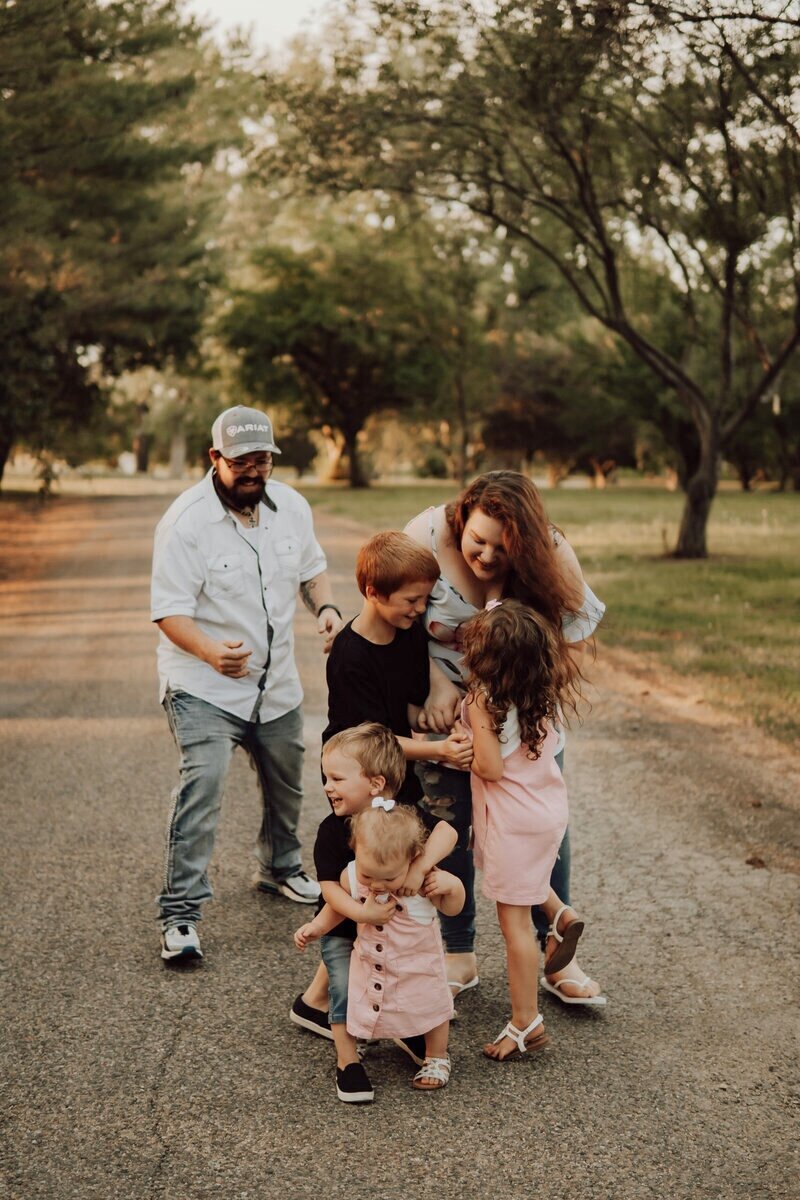 fun-family-playful-moments-in-the-park-waterworks-park-des-moines-iowa-storyteller-collective-photo-co