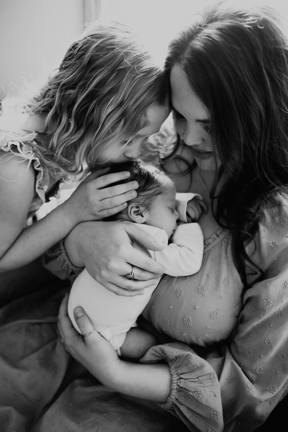 INTIMATE NEWBORN SESSION