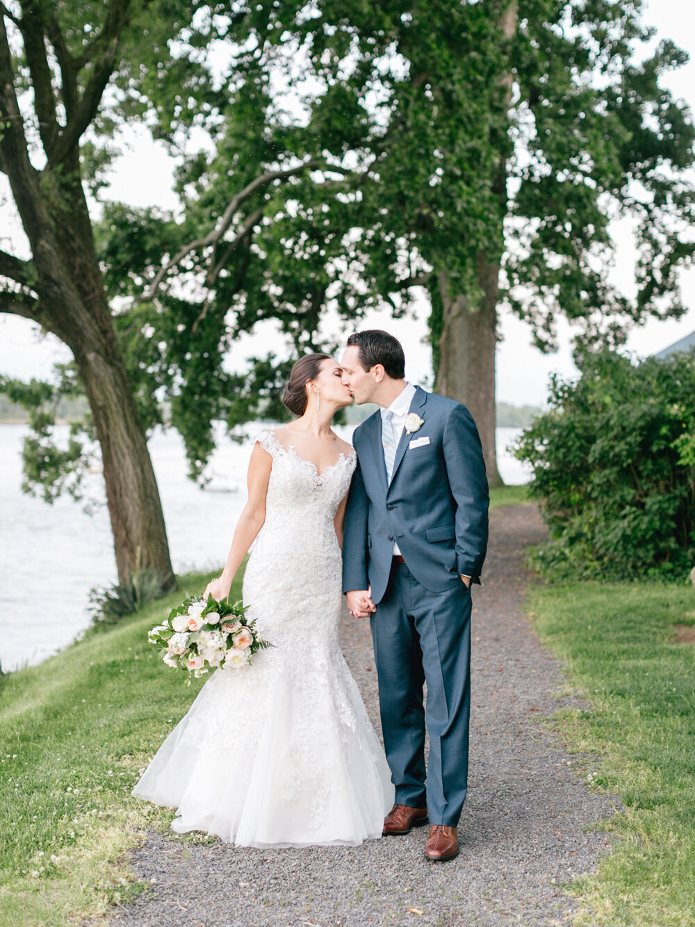 285-Emily-Wren-Photography-Romantic-Ethereal-Glen-Foerd-Wedding