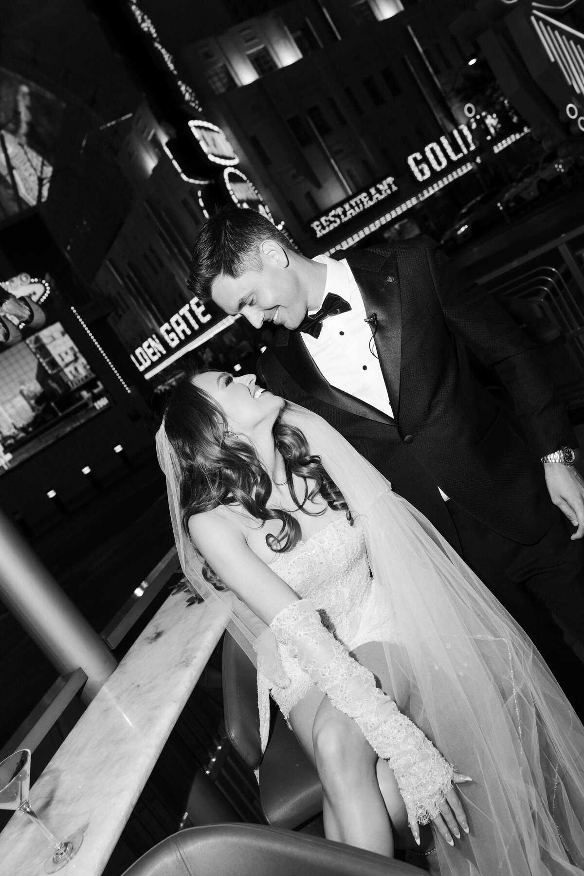 95riskyexposure_alexis-tyler_las-vegas-elopement-photography