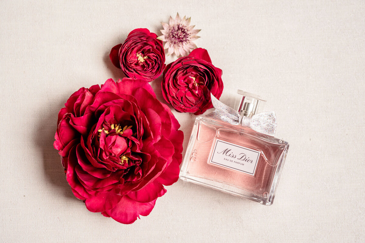 13-High-end-luxury-wedding-stationery-Paris-wedding-black-red-victoria-amrose-photography (21)