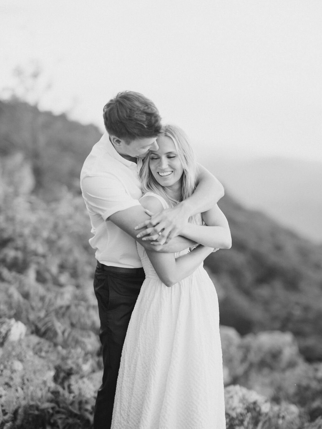 Hannah&Andrew_CharlottesvilleEngagementSession_FINAL-186