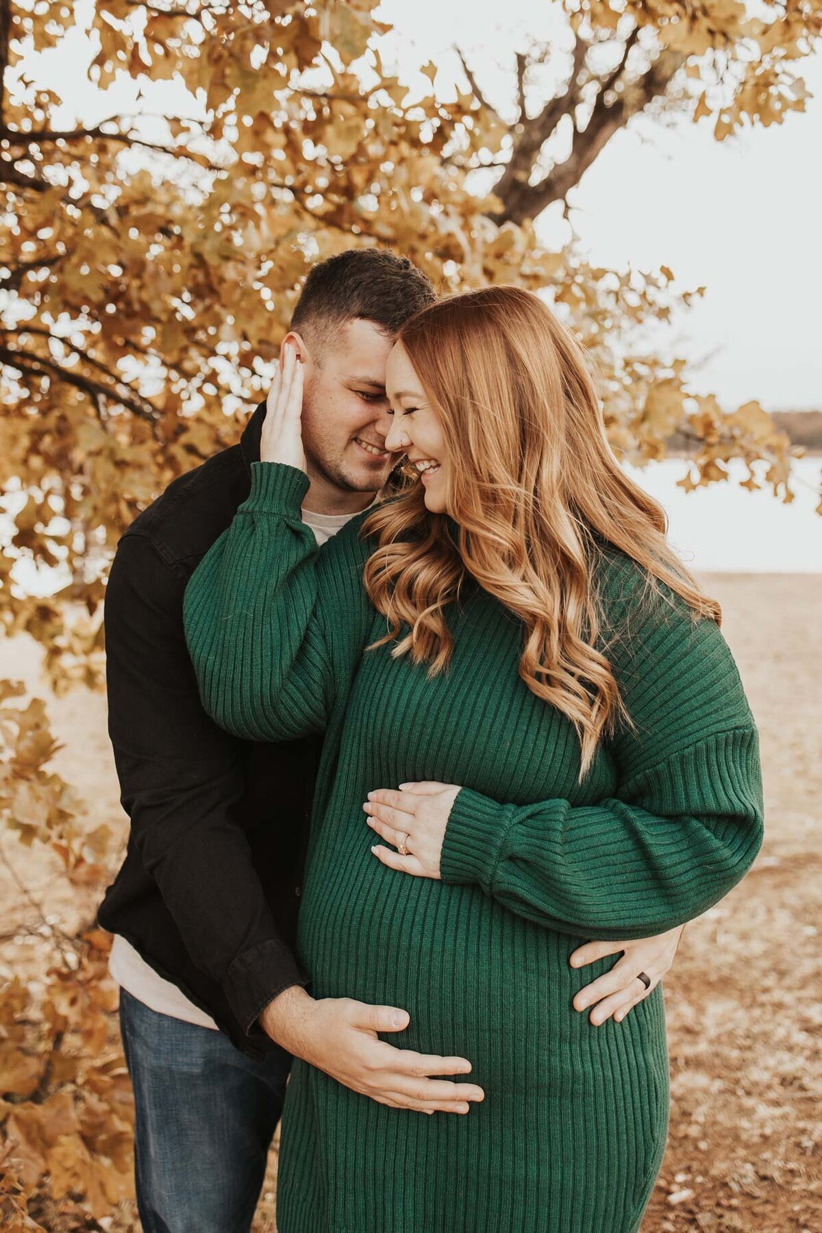 laughing-couple-maternity-photos