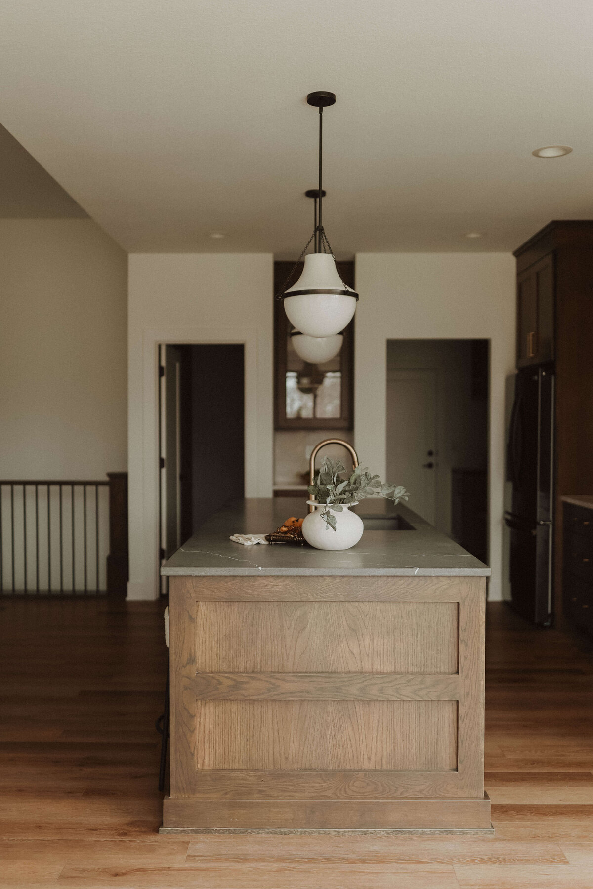 5320-Kitchen-Urbandale-Central-Iowa-Custom-Home-JRL-Builders-3F1A8064