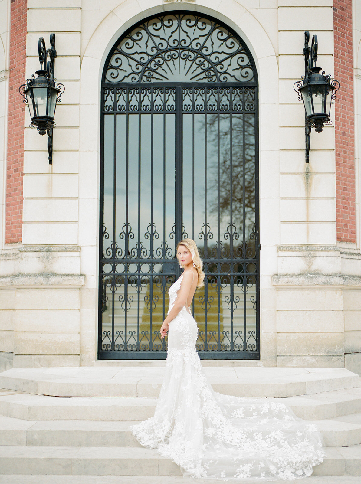 the bride in front of the castle in her mermaid dress
