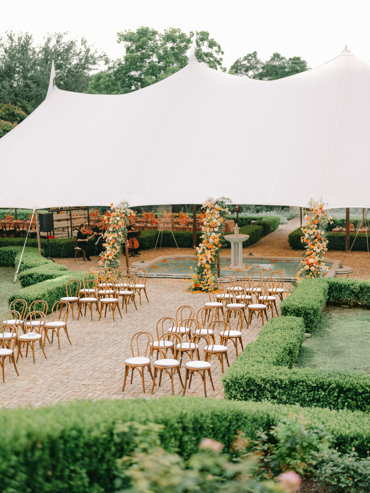 commodore-perry-estate-wedding-garden-ceremony-steps-tent