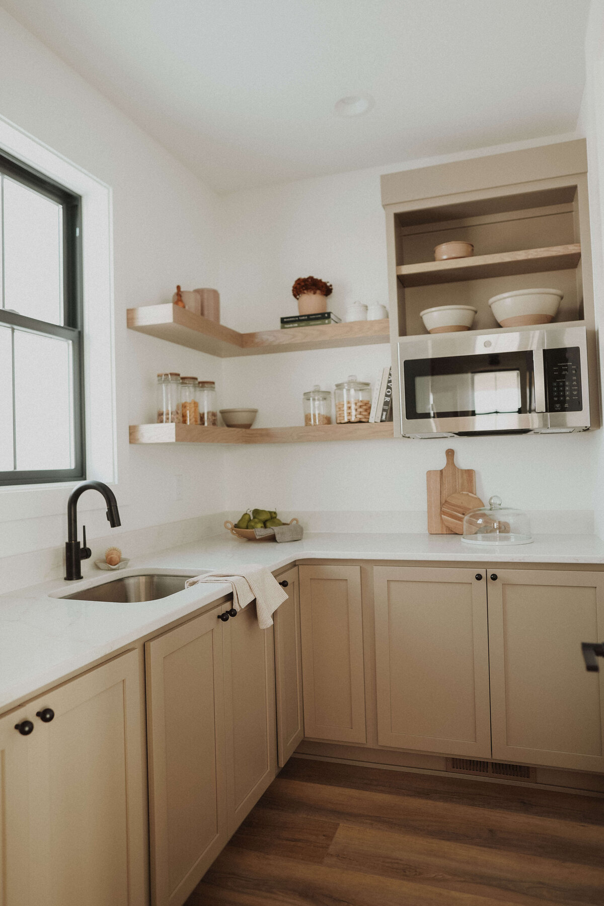 2802-Pantry-Grimes-Central-Iowa-Custom-Home-JRL-Builders-3F1A0093