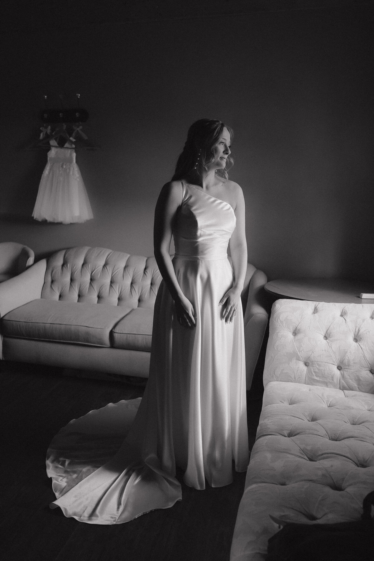 Sydney and Brant's Rustic Midwest Wedding Photography-66