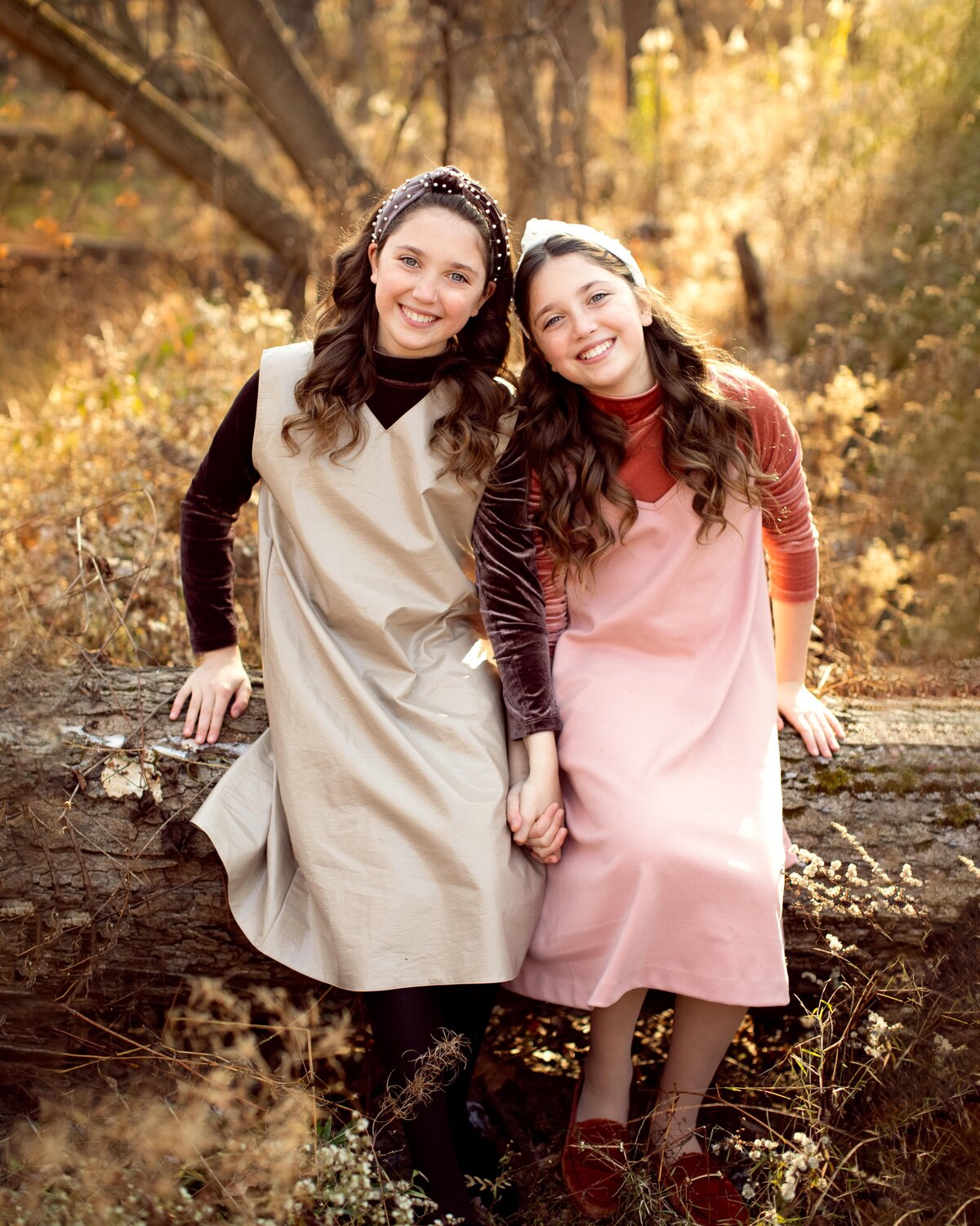 twin-girls-log