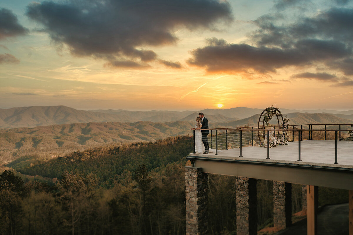 gatlinburg-tn-destination-wedding-venue-sunset-photos