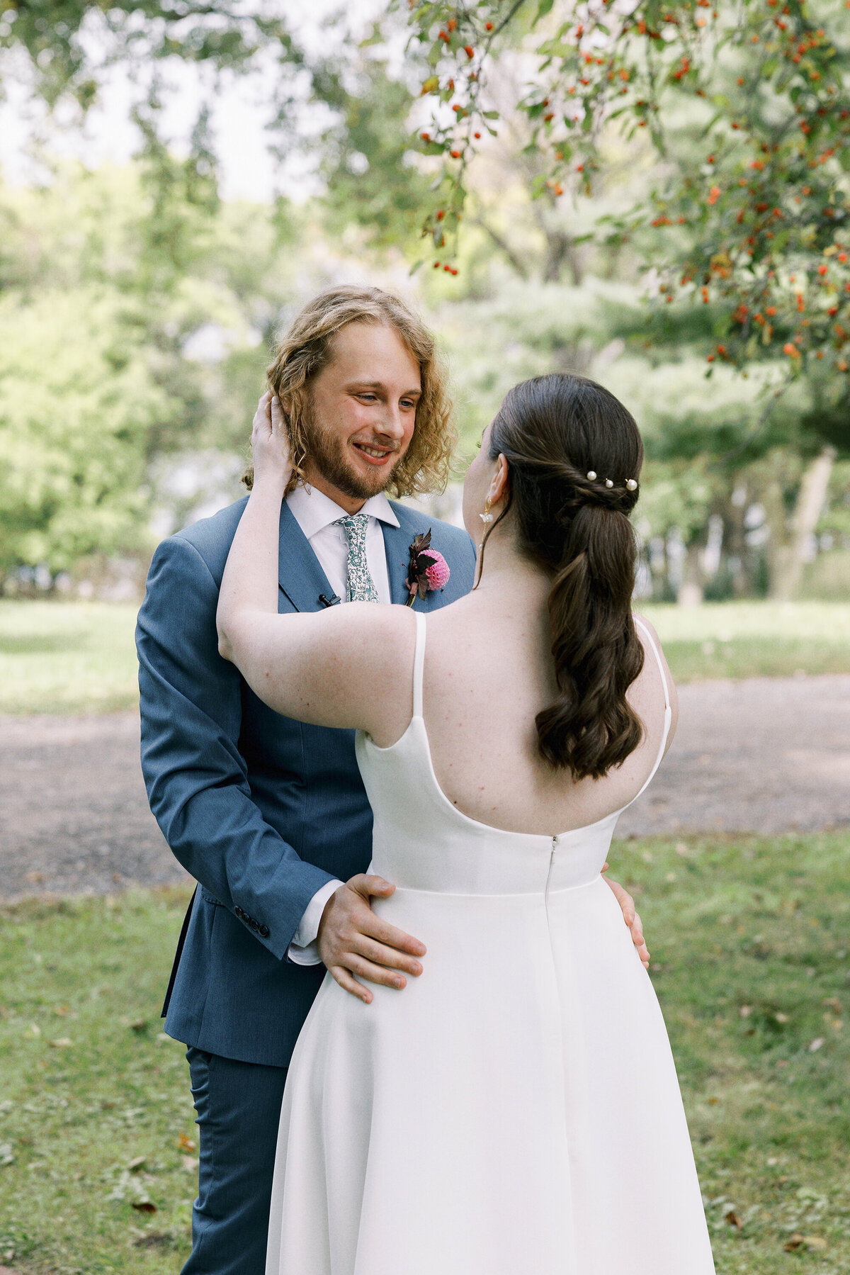 Intimate wedding at outing lodge. photos of bride and groom out on lawn (5)