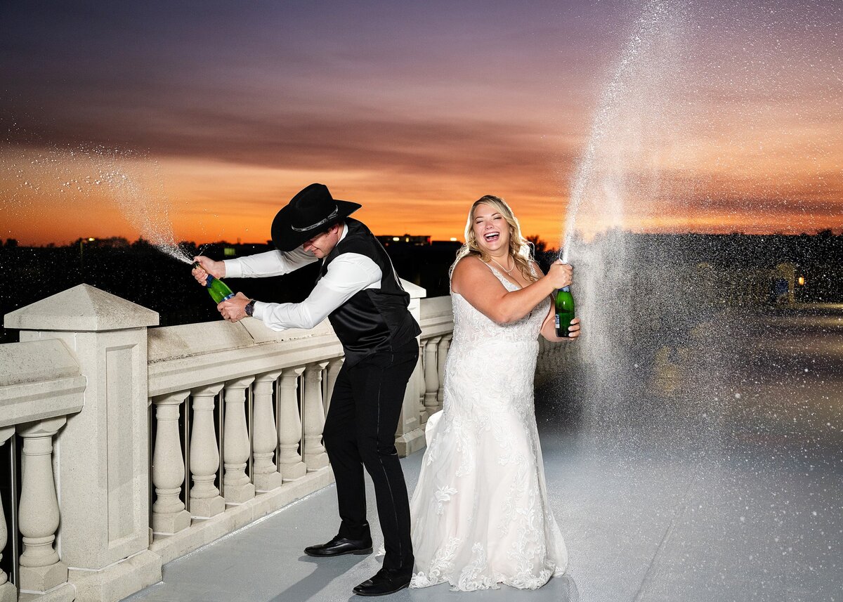 Smiling-champaign-spray