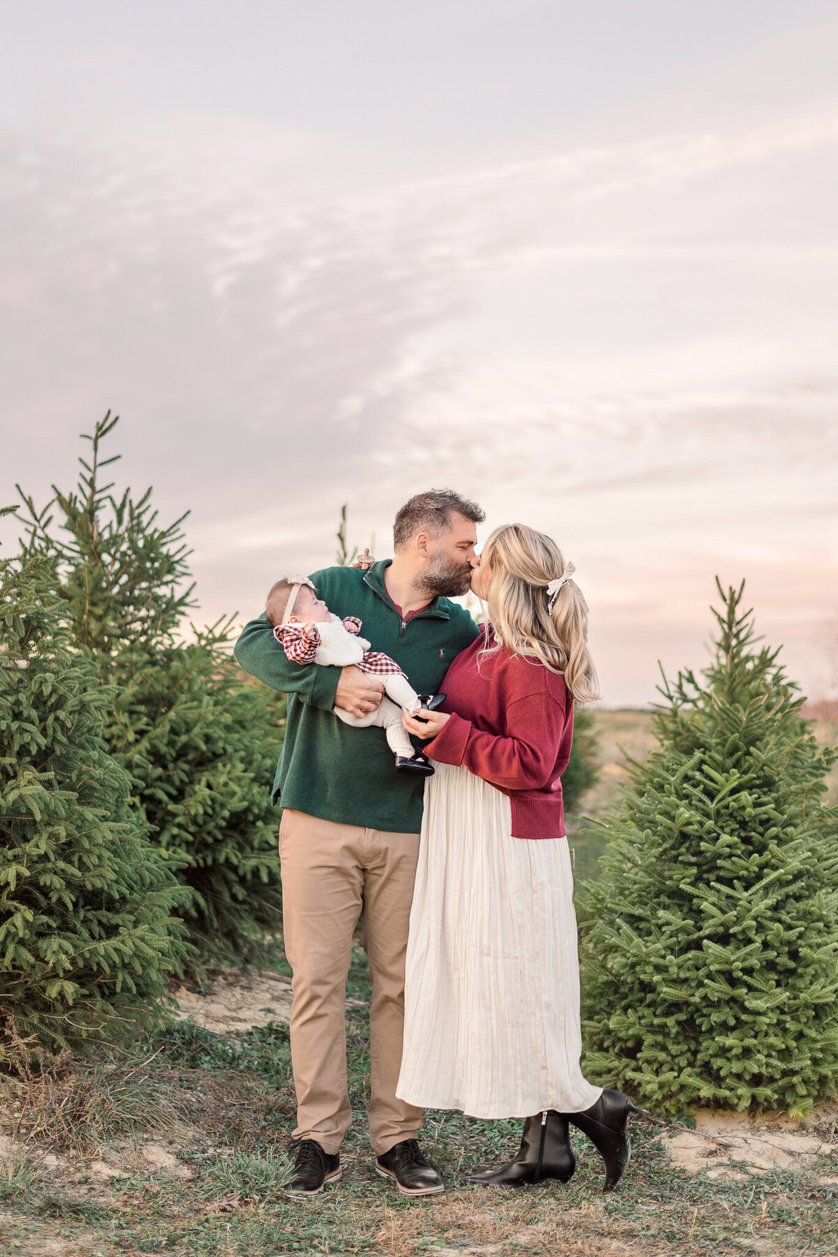 candid-christmas-family-photo