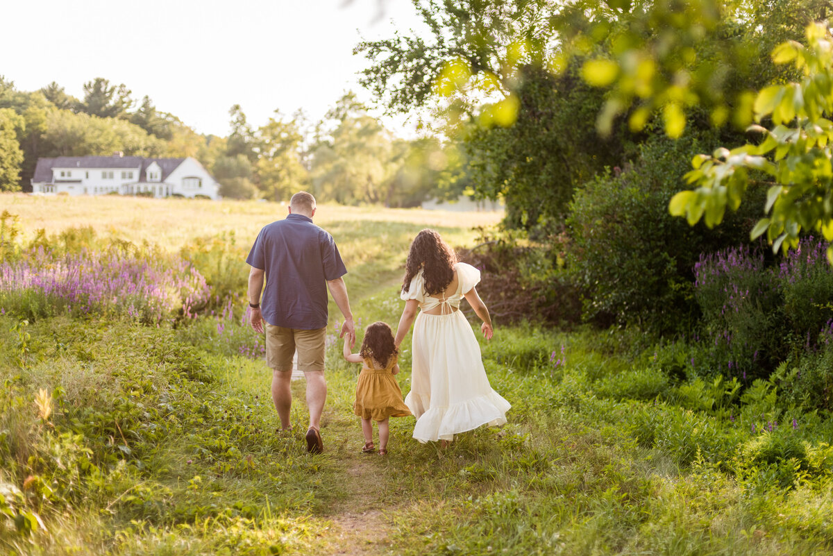 Boston-family-photographer-bella-wang-photography-Lifestyle-session-outdoor-wildflower-1