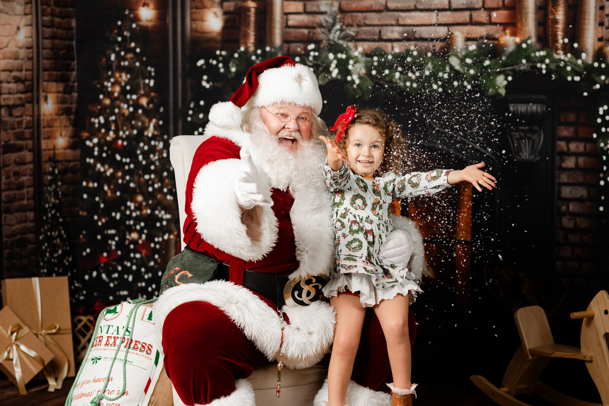 Best NWA holiday photographer, holiday portraits near me, Northwest Arkansas holiday photography, NW Arkansas holiday photos, NWA santa photos