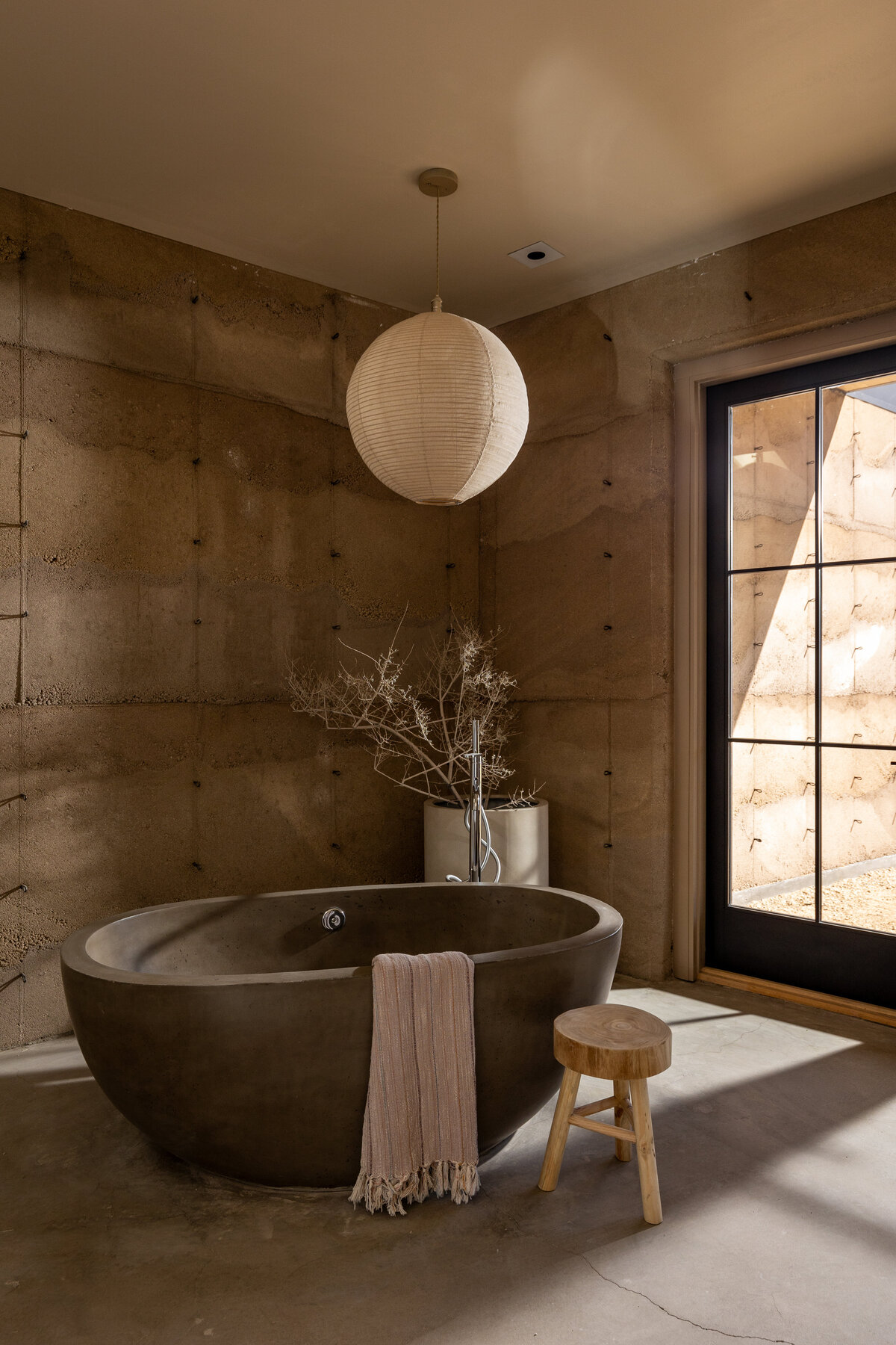 21_GUESTHOUSE_tub_afternoon light