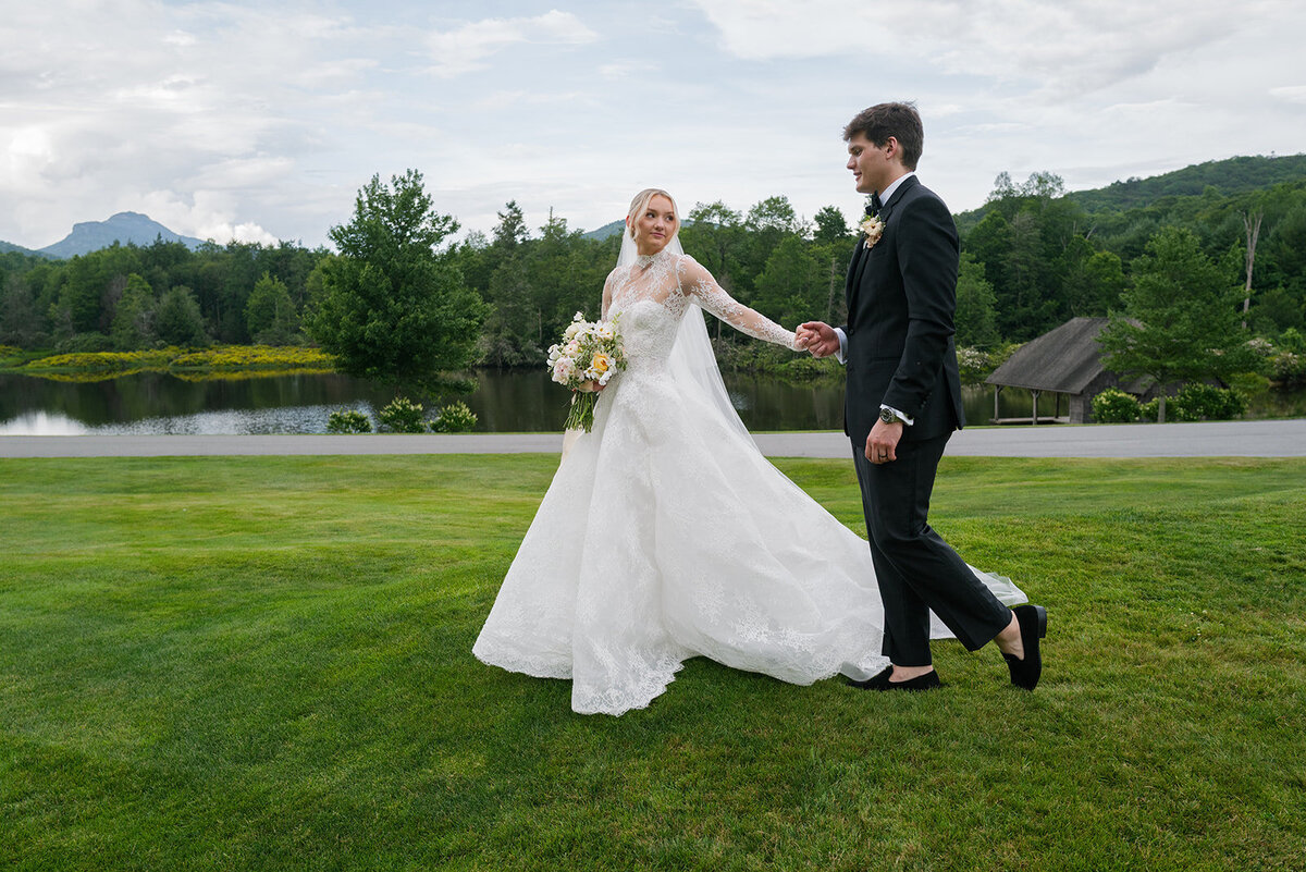 pixels-and-wood-couple-linville-wedding-north-carolina-the camp at eseeola