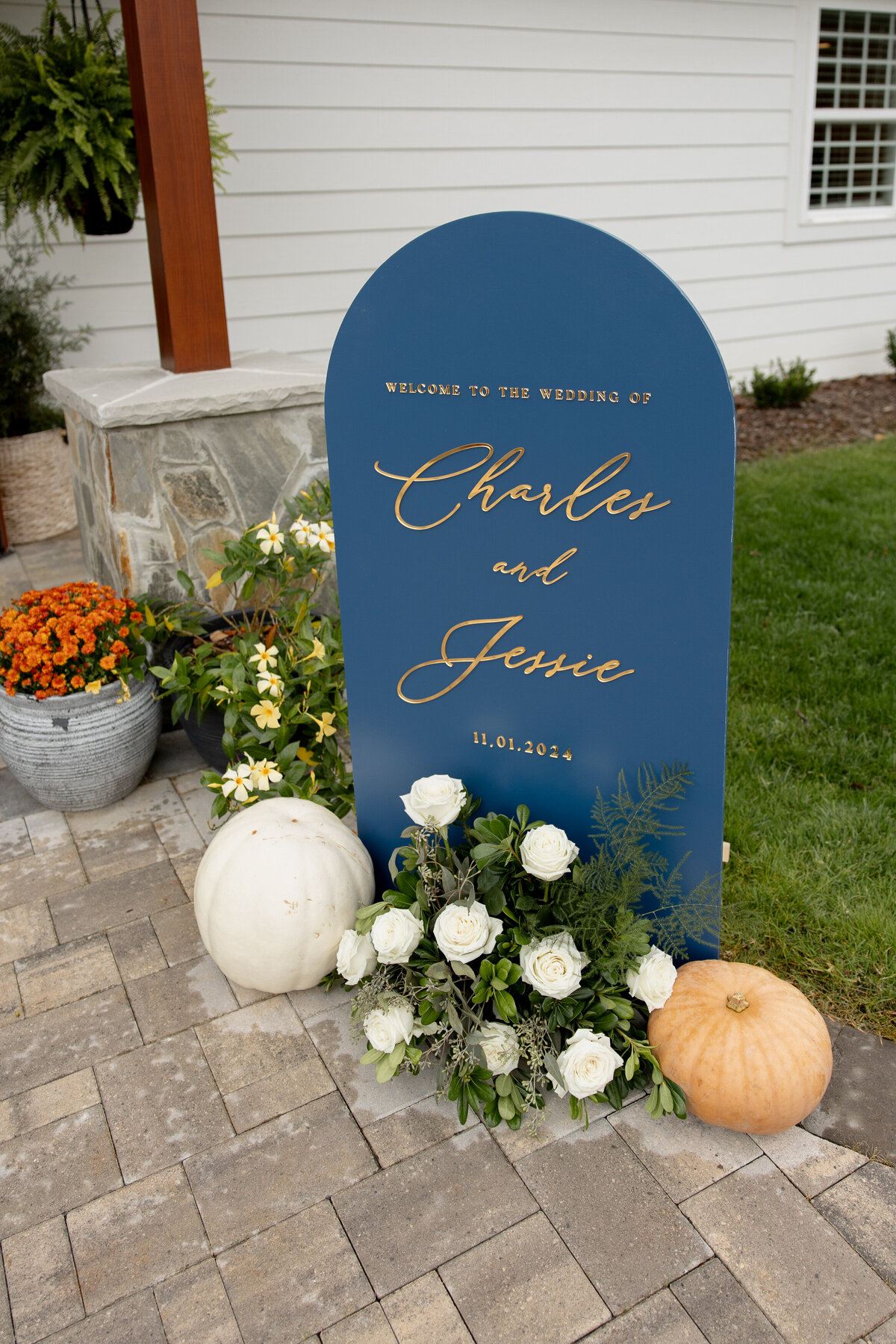 2024_PixelsandWood_JessieCharlesWedding-3