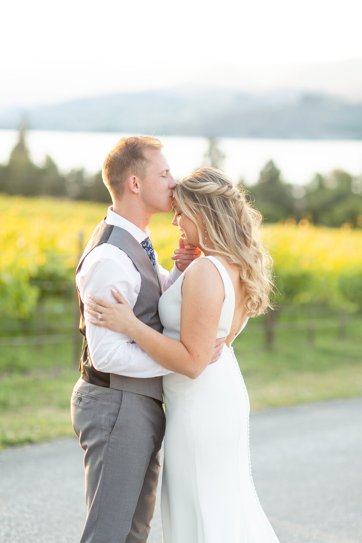 BradyandCarolineTsillanCellarsEmilyMollerPhotographyPreview-34