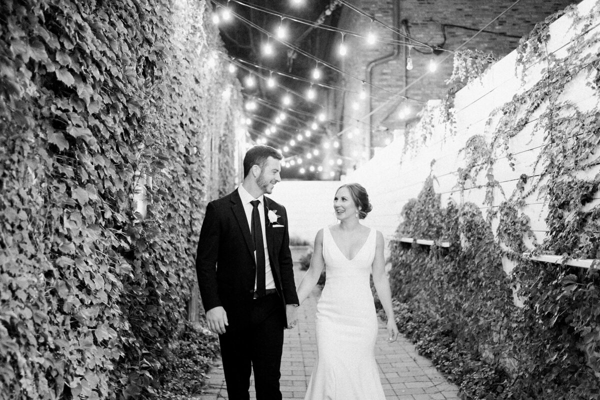 rempel-photography-chicago-wedding-photography-bright-colorful-timeless-fun-room-1520-summer-wedding-ivy-loft-west-loop-white-brick-walls_0413