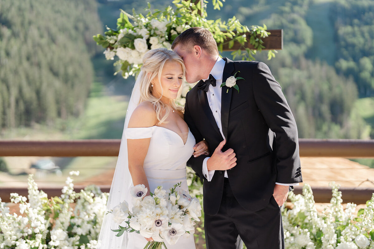 stein-eriksen-lodge-july-summer-park-city-mountain-wedding-pepper-nix-2212-1730