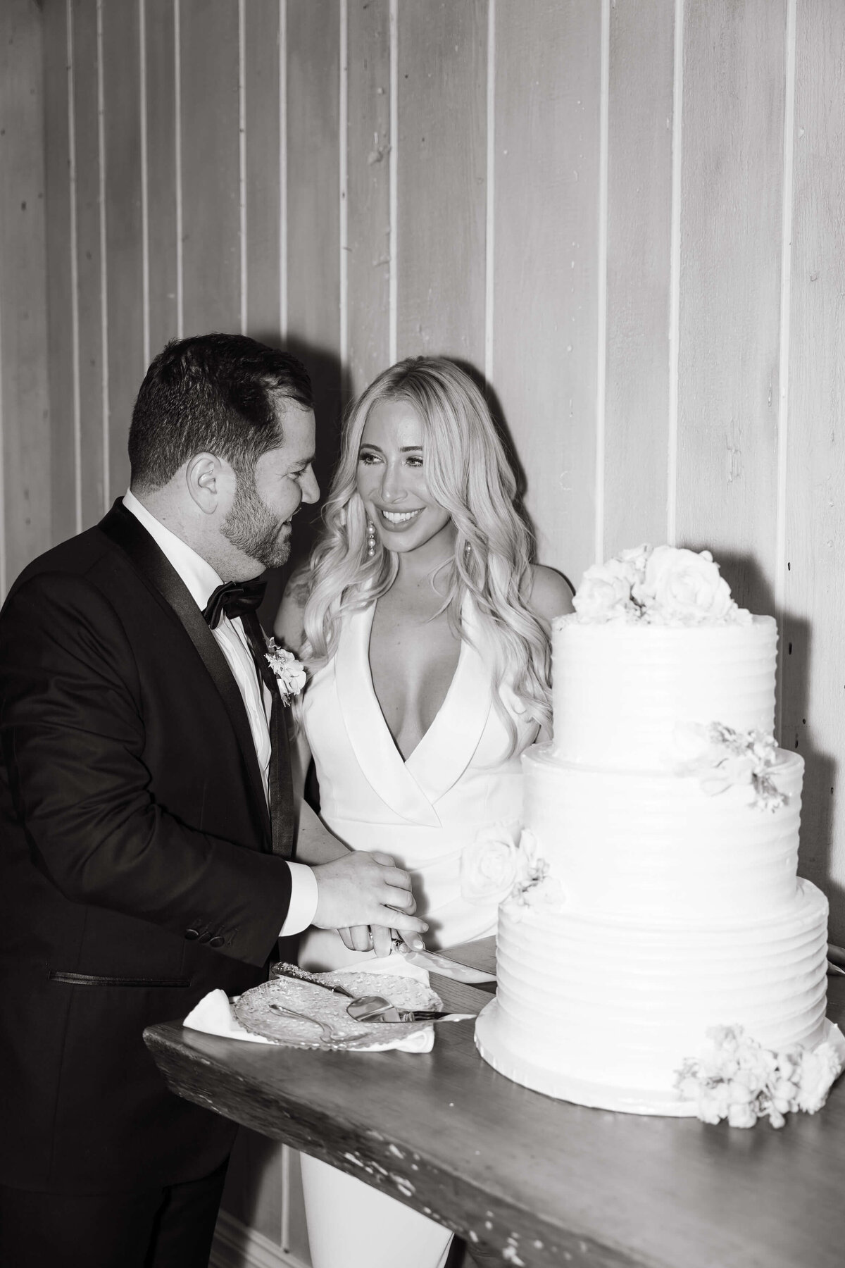 the-lodge-at-malibou-lake-modern-wedding-33