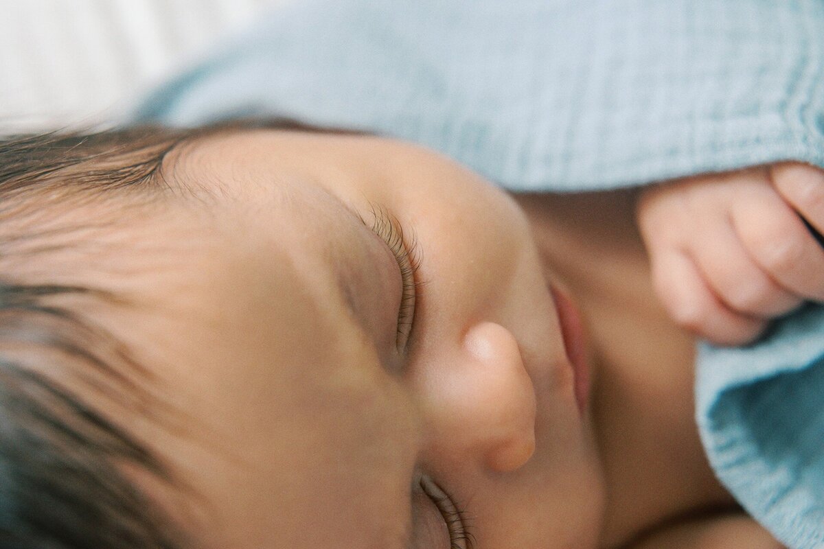 macro-shot-of-newborns-eyelashes