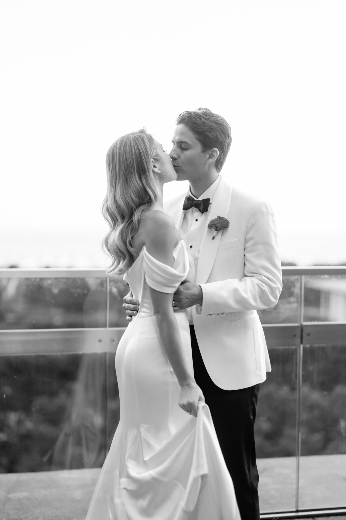 Aspen-Avenue-Chicago-Wedding-Photographer-Chicago-Athletic-Association-Simplicitee-XO-Design-Co-St-Mary-of-the-Angels-Church-Anomalie-Beauty-Timeless-Vogue-160