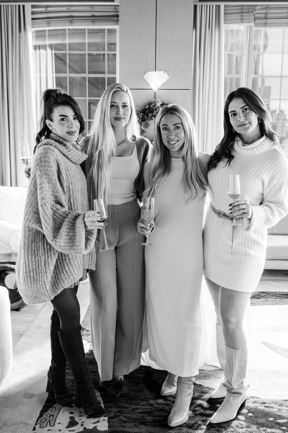 women champagne friends event hotel
